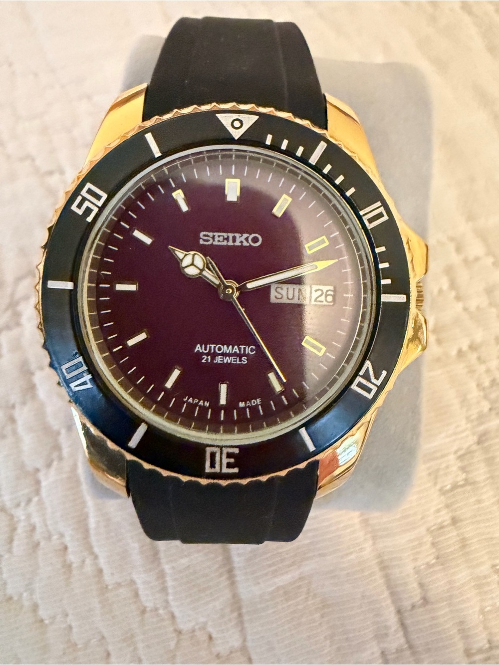 Seiko Gold Case Watch with Black Bezel and Strap - Picture 3 of 4